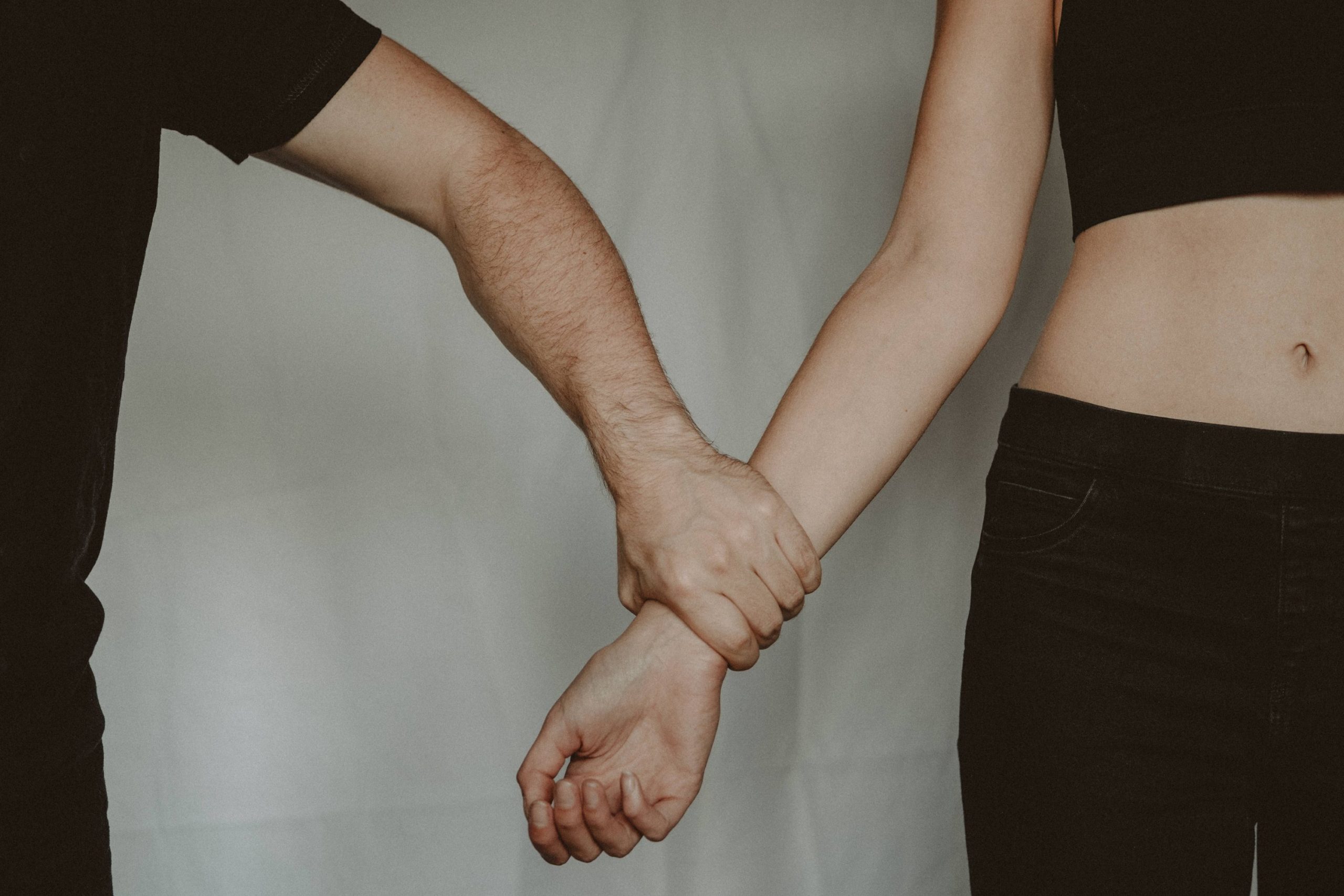 A man holding a woman’s wrist | Image Source: Pexels A man holding a woman’s wrist toxic love patterns and how to break them